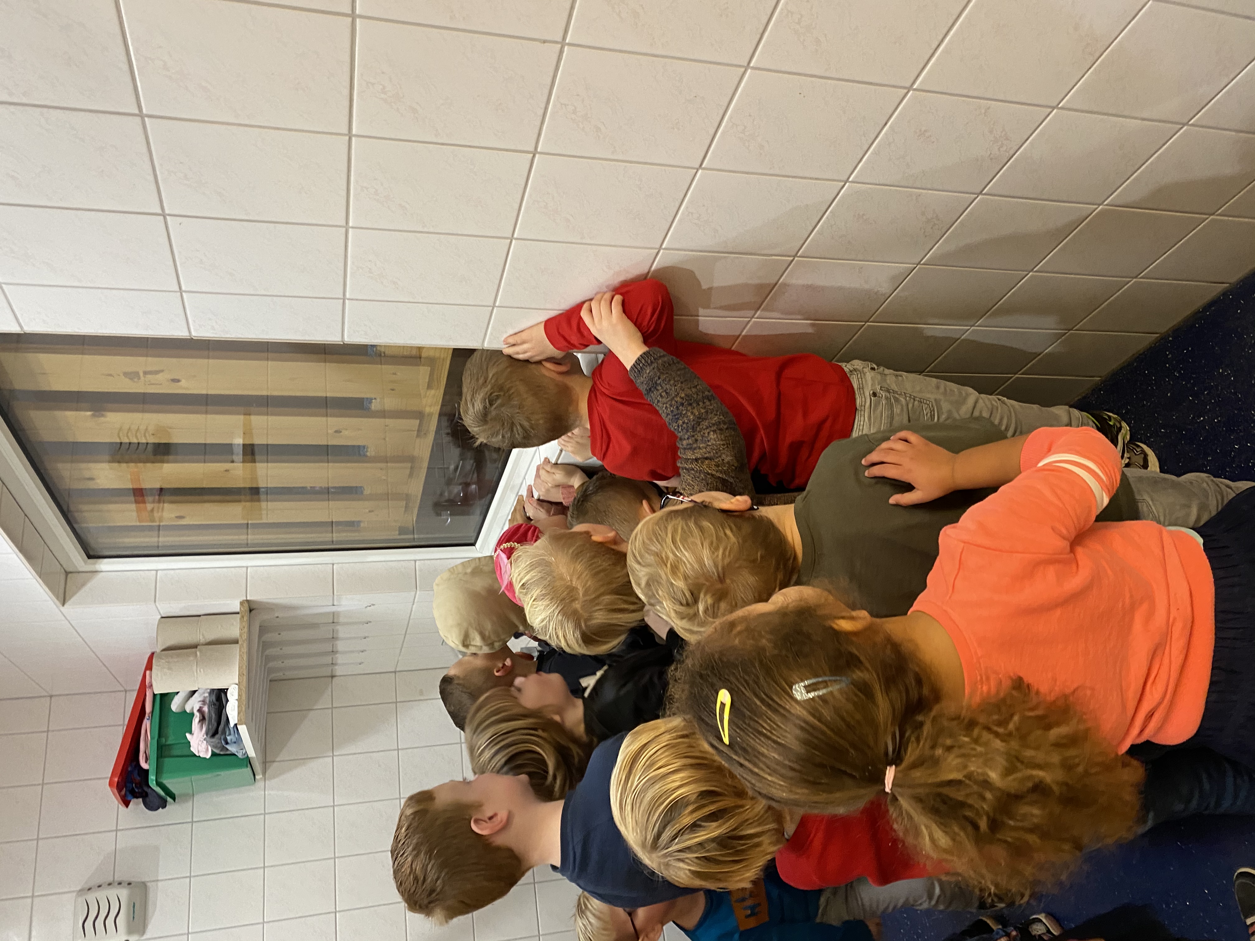 Schoentje zetten in de klas. 